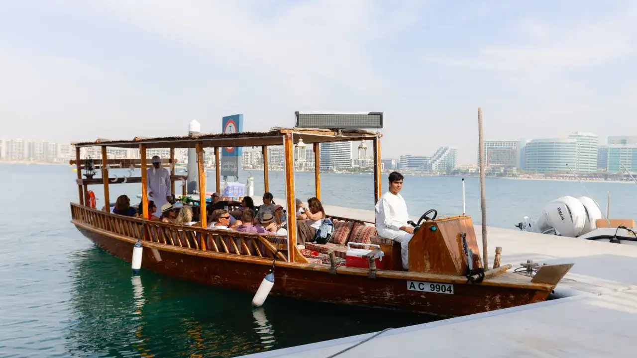 Tradycyjny rejs łodzią abra po Dubai Creek