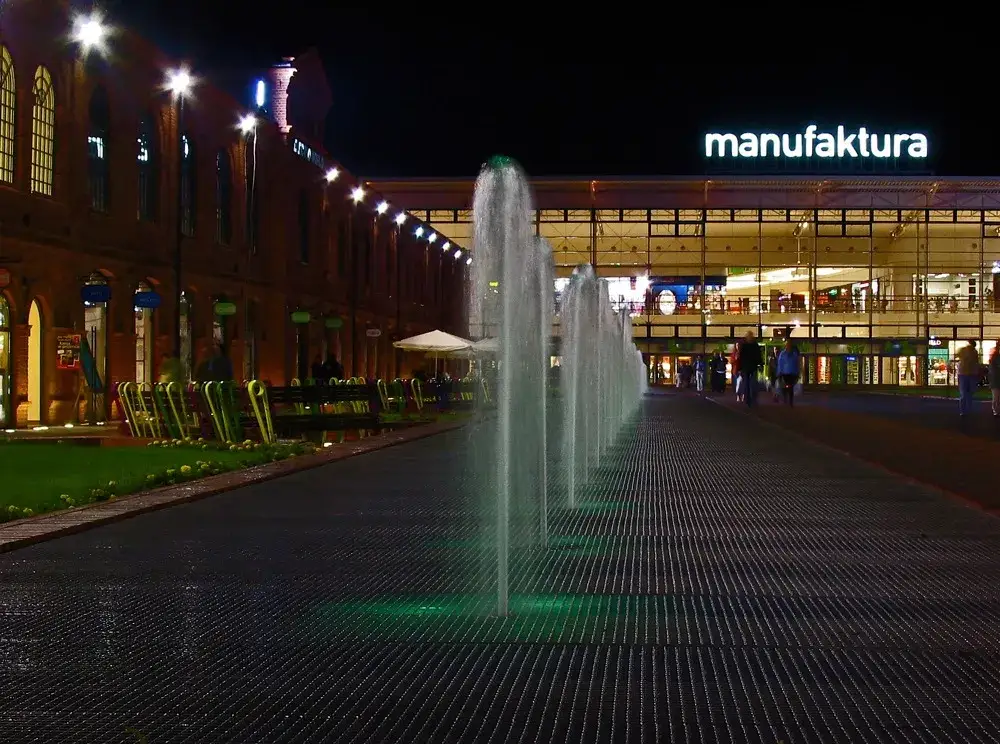 Łódź Manufaktura nocą