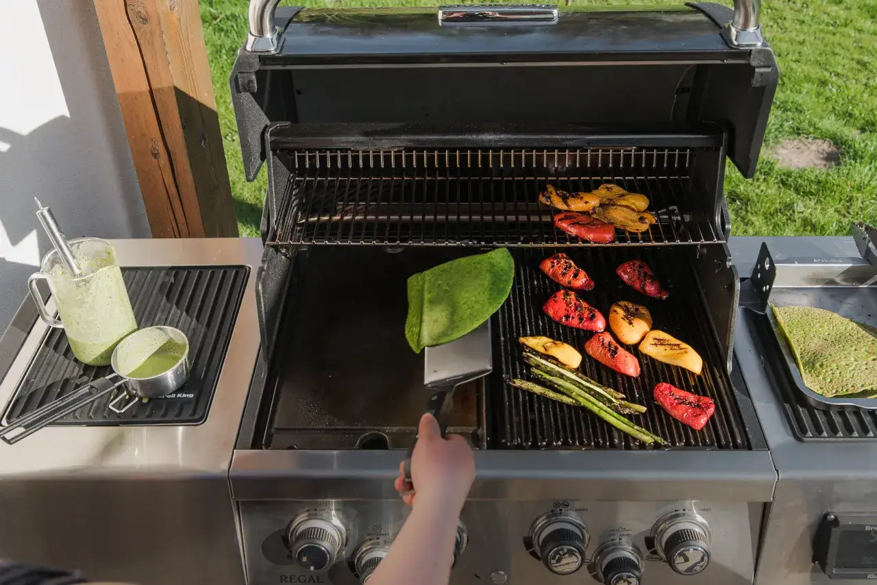 Grillowanie steka dwie strefy ciepła