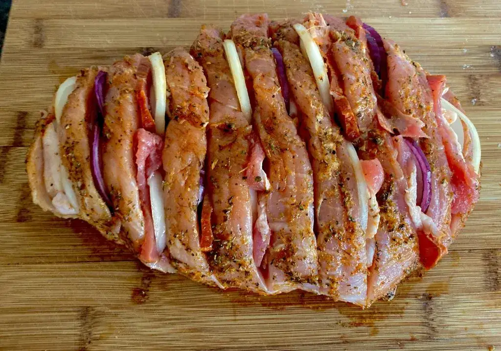r&oacute;żne kawałki szynki wieprzowej do pieczenia