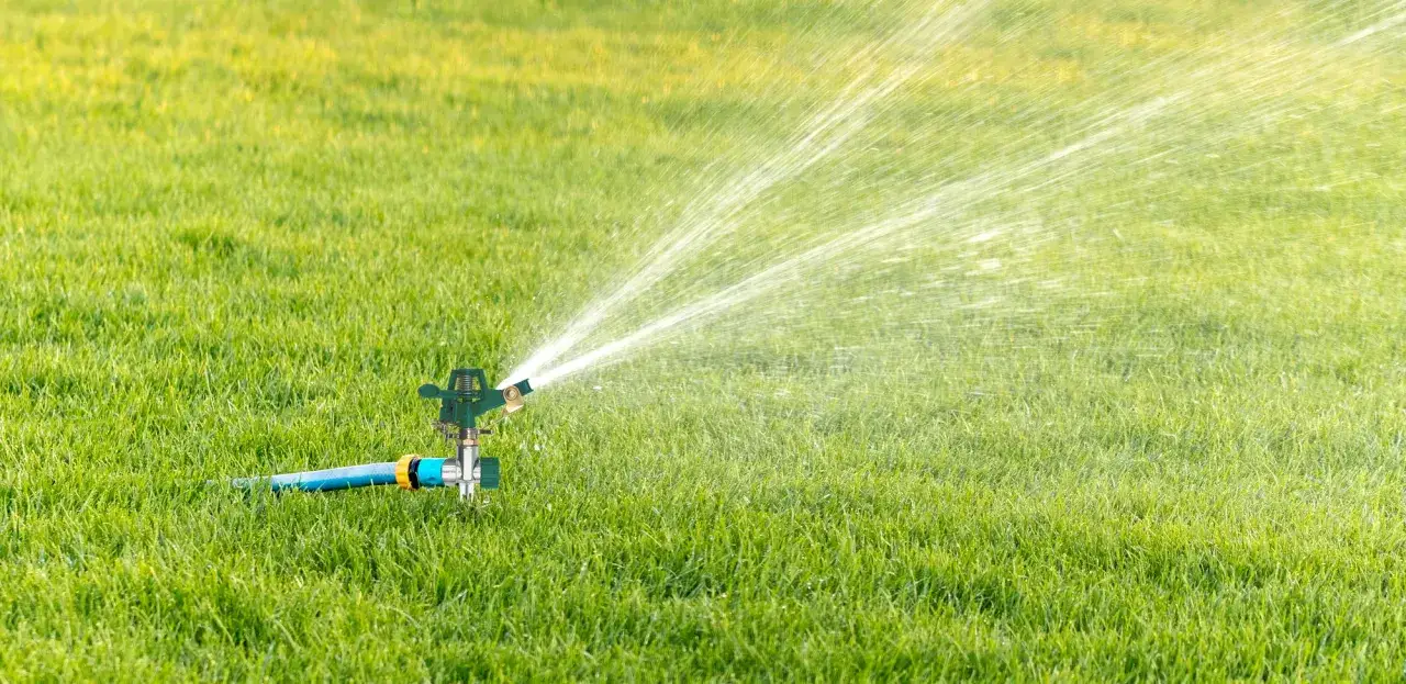 zasięg i kształt zraszania zraszacza ogrodowego