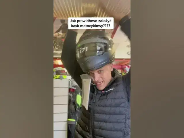 zakładanie kasku motocyklowego krok po kroku