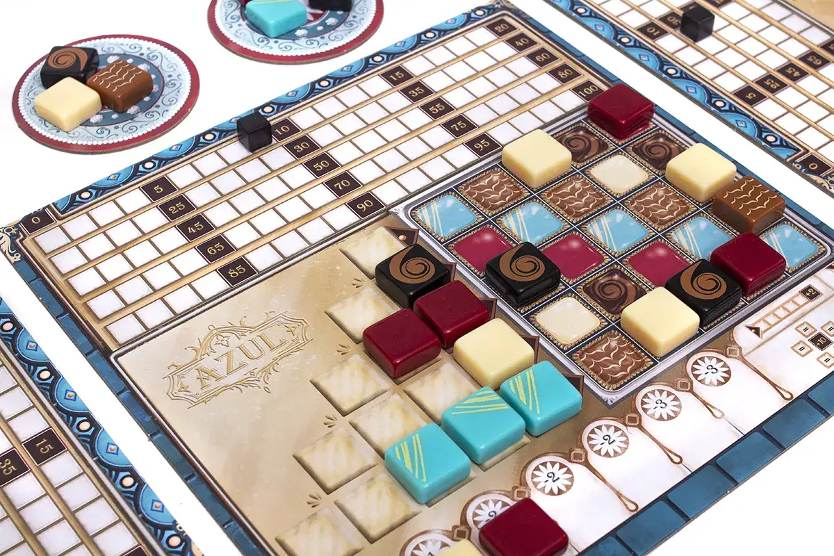Gra planszowa Azul, gdzie gracze zbierają kafelki przypominające czekoladki. Kto zostanie mistrzem czekolady?