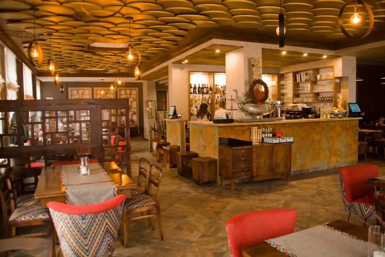 Elbląg Stare Miasto restauracje wieczorem