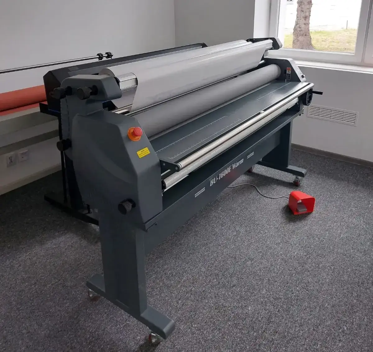 Proces druku i laminowania folii wylewanej