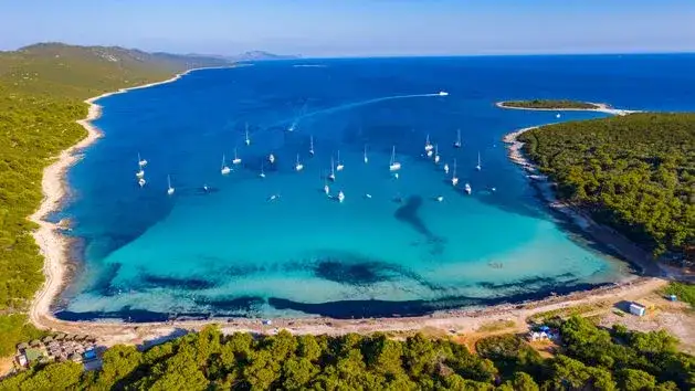 Piaszczysta plaża Chorwacja Rajska Plaža Sakarun