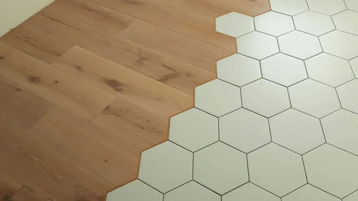 łączenie płytek heksagonalnych z panelami