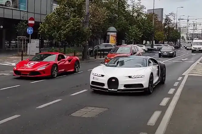 Bugatti Chiron na drodze