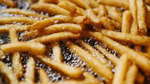 frytki przed i po smażeniu