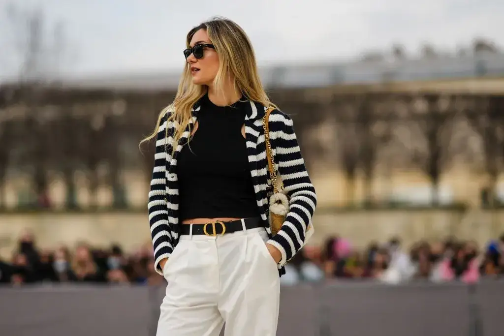 Stylizacje bluzka oversize z paskiem i french tuck