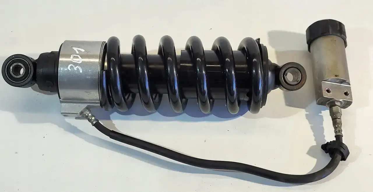 Uszkodzony amortyzator motocyklowy