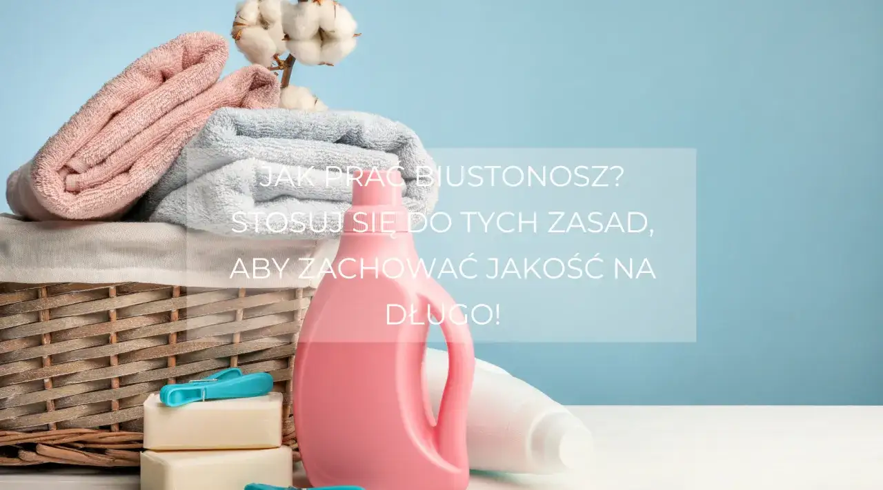 Koszyk z ręcznikami, mydło, proszek do prania i kłódki. Dowiedz się, jak prać biustonosz, by zachować jego jakość na długo!