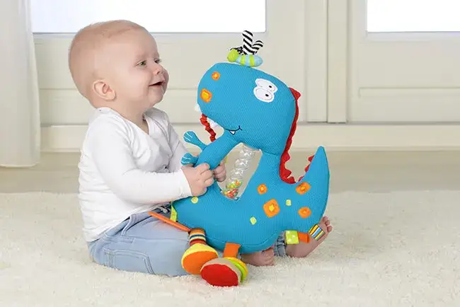 Różne rodzaje zabawek sensorycznych dla dwulatka