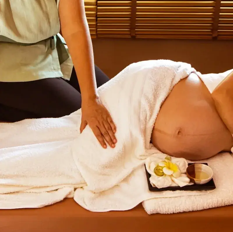 masaż prenatalny pozycja na boku