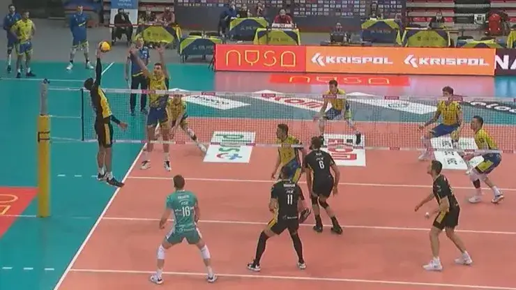 siatkarz skok blok atak