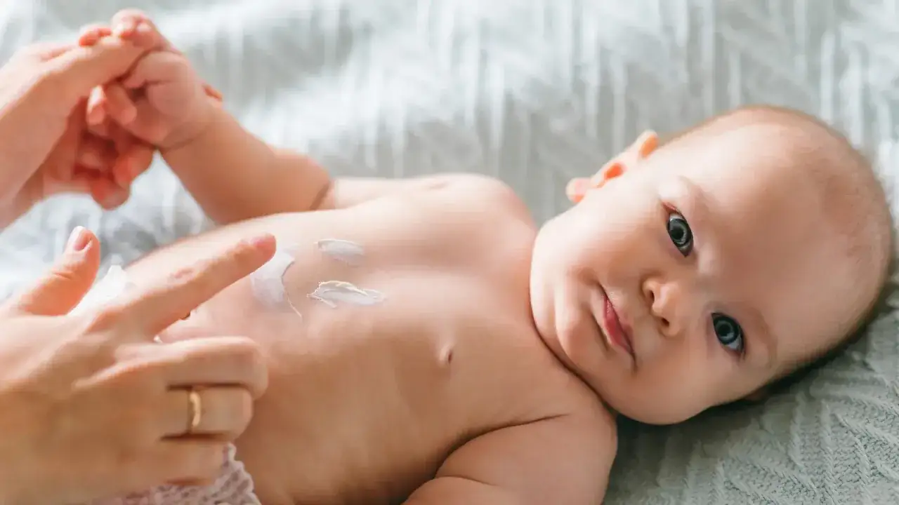 wrażliwa skóra niemowlęcia, delikatne ubranka, chemia w detergentach