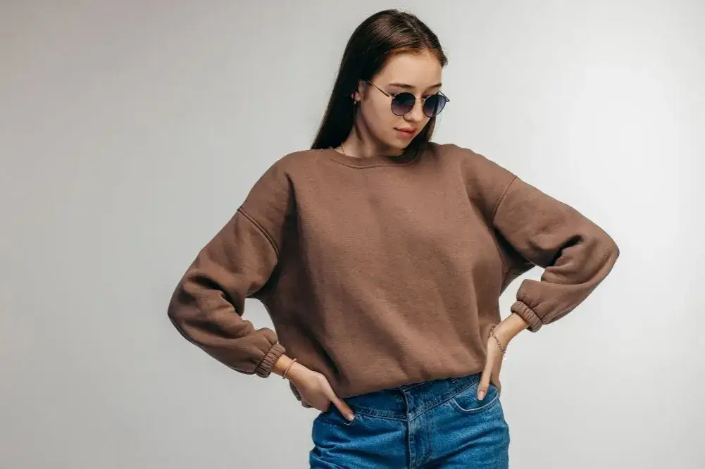 Stylizacje brązowa bluza na co dzień do pracy spotkanie