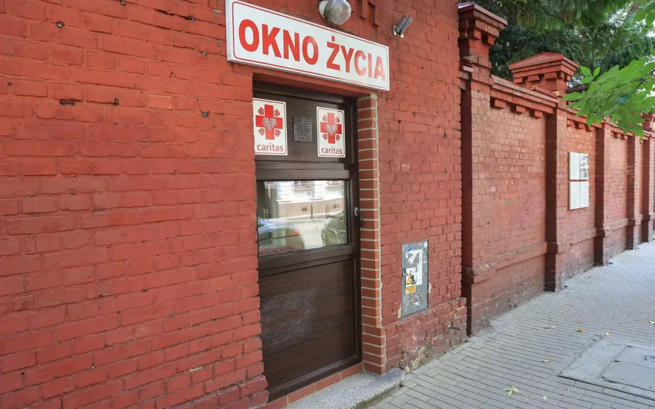 Okno życia Caritas. Tu można bezpiecznie zostawić dziecko, gdy nie ma innego wyjścia.