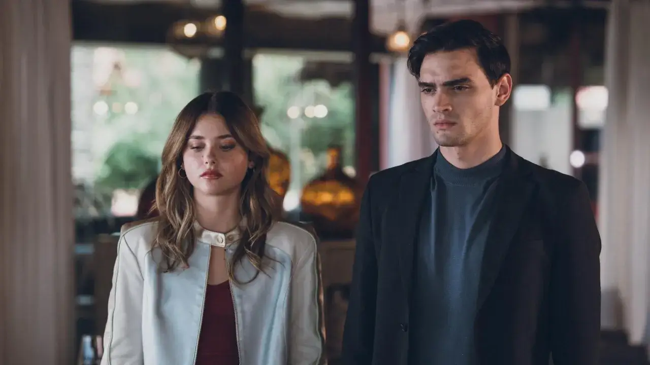 Smutna dziewczyna i zamyślony chłopak. Czy to moja wina 3?