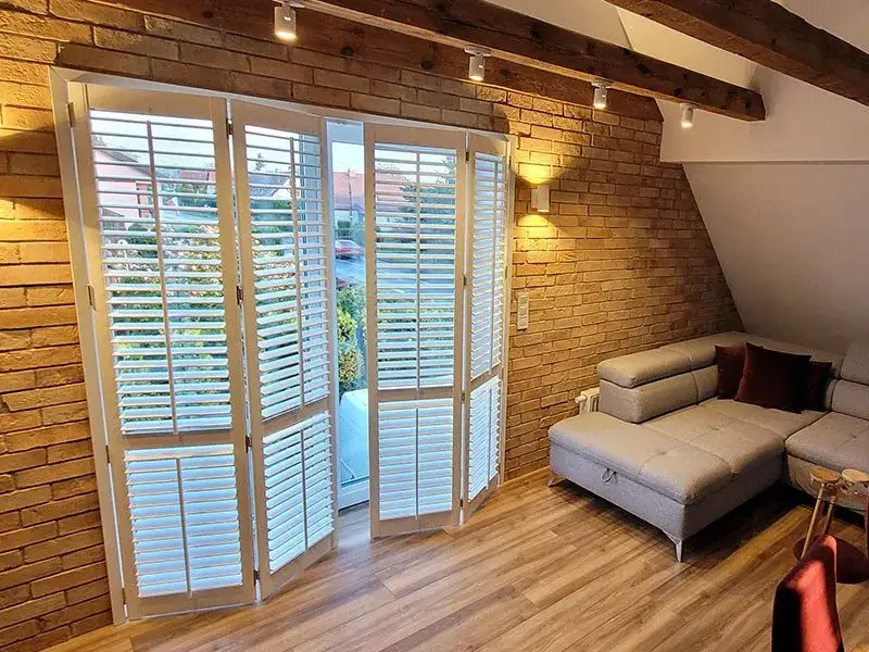 Shuttersy wewnętrzne na drzwiach