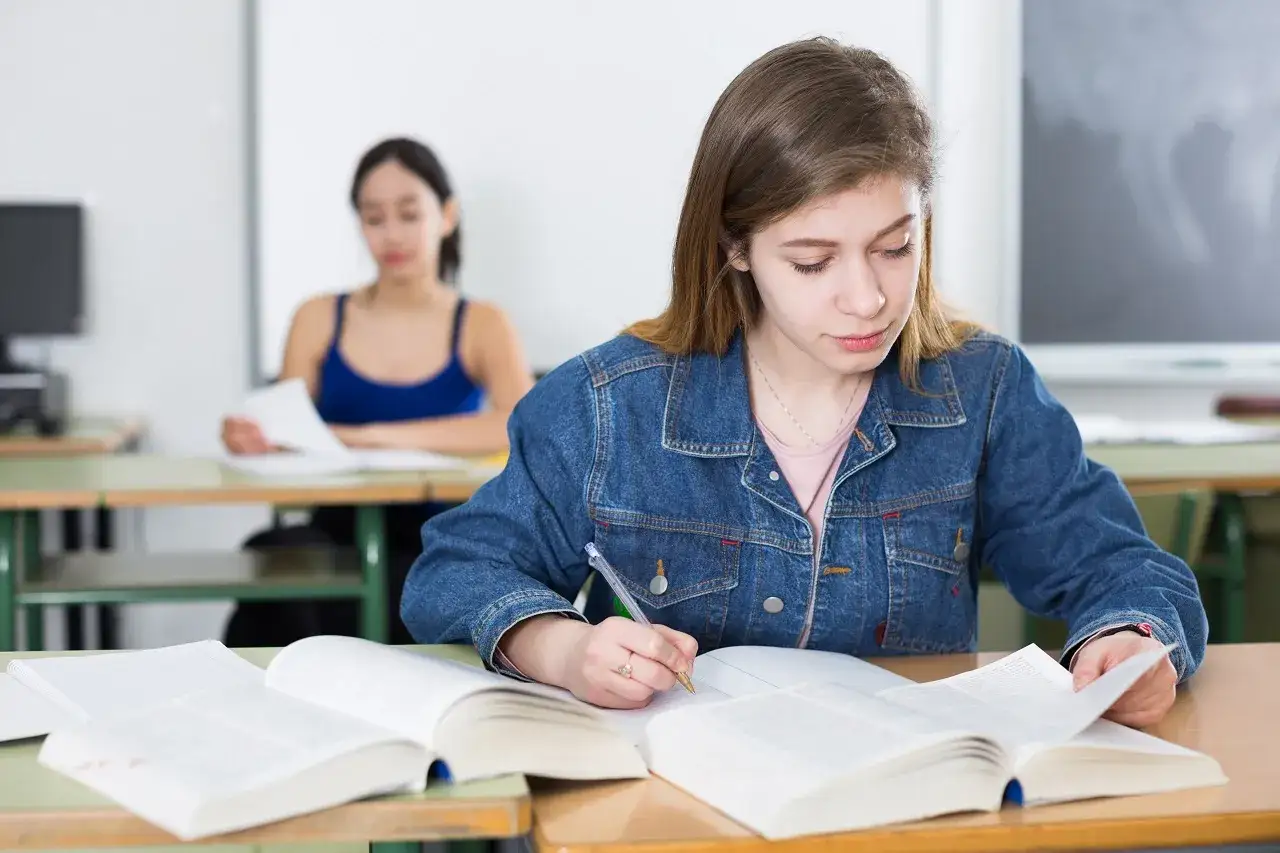 uczeń na egzaminie poprawkowym