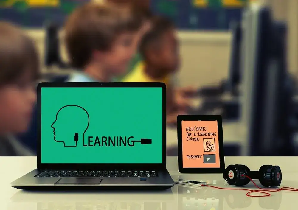 Platformy z elektronicznymi zasobami edukacyjnymi w Polsce