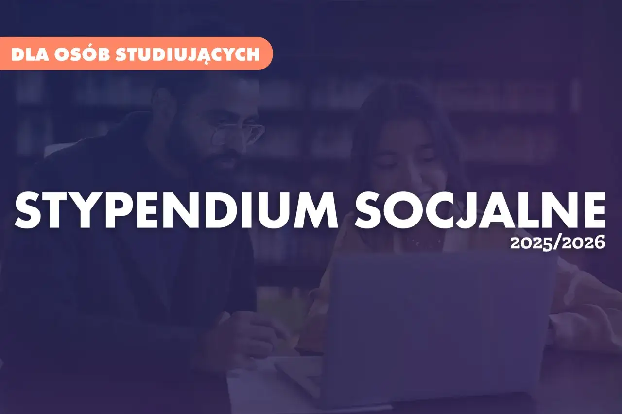 Stypendium socjalne dla studentów 2025/2026. Czy stypendium szkolne wlicza się do dochodu? Dwoje studentów przy laptopie.