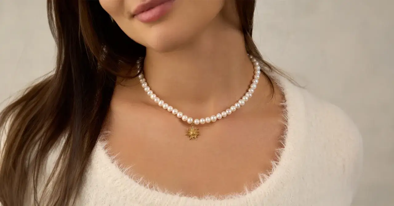 r&oacute;żne style choker&oacute;w na szyi