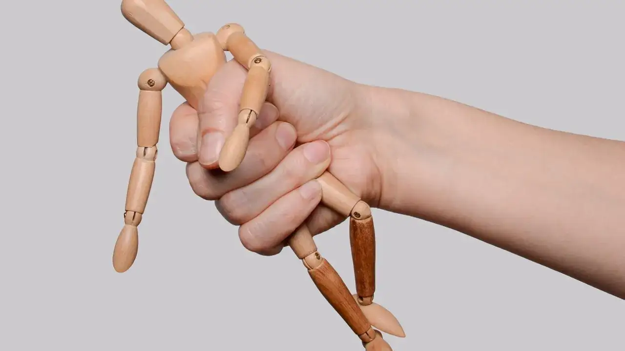 narcyz manipulacja techniki