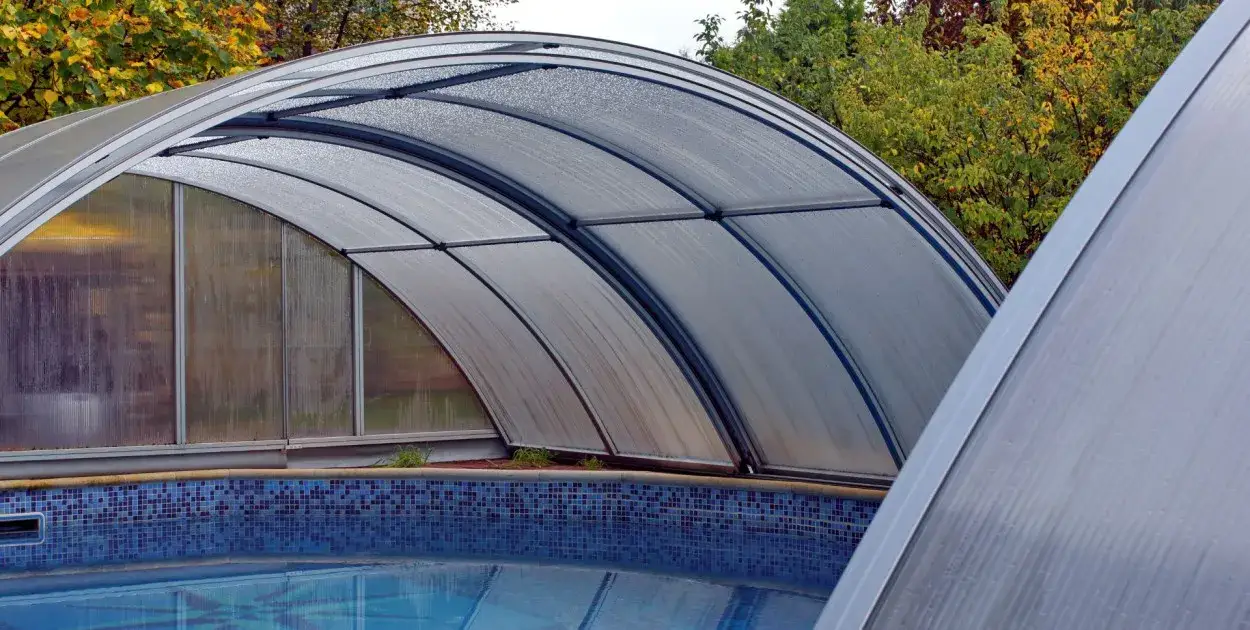 montaż zadaszenia z poliwęglanu litego krok po kroku