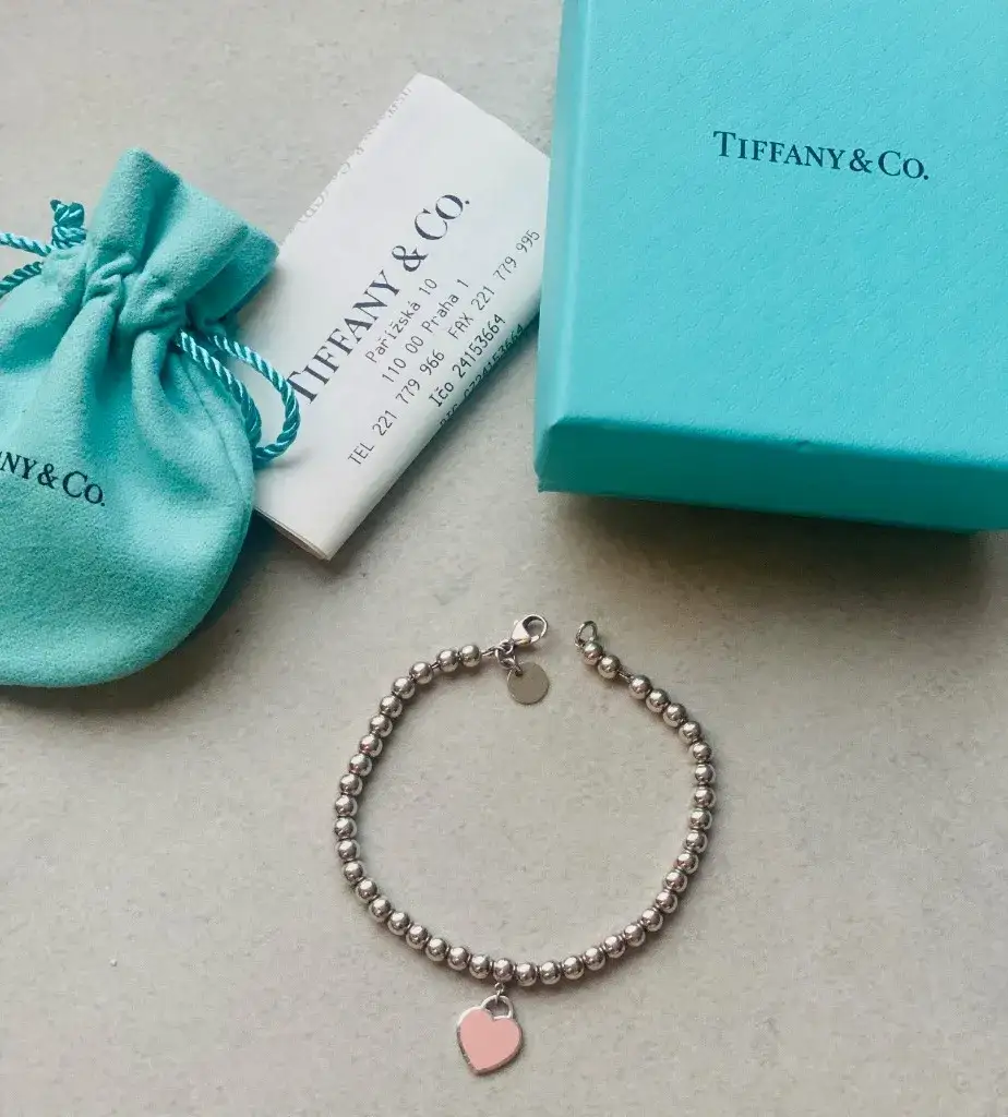 Zdjęcie Bransoletka Tiffany & Co - elegancja, materiały i personalizacja