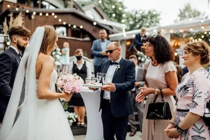 Zdjęcie Ile się daje na wesele w Anglii? Odkryj typowe kwoty prezentów