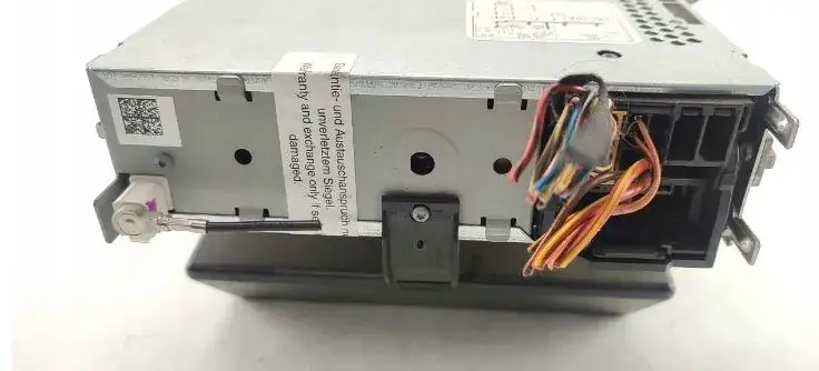 Zdjęcie Gdzie jest antena do radia w VW Caddy? Odkryj ukryte miejsca montażu