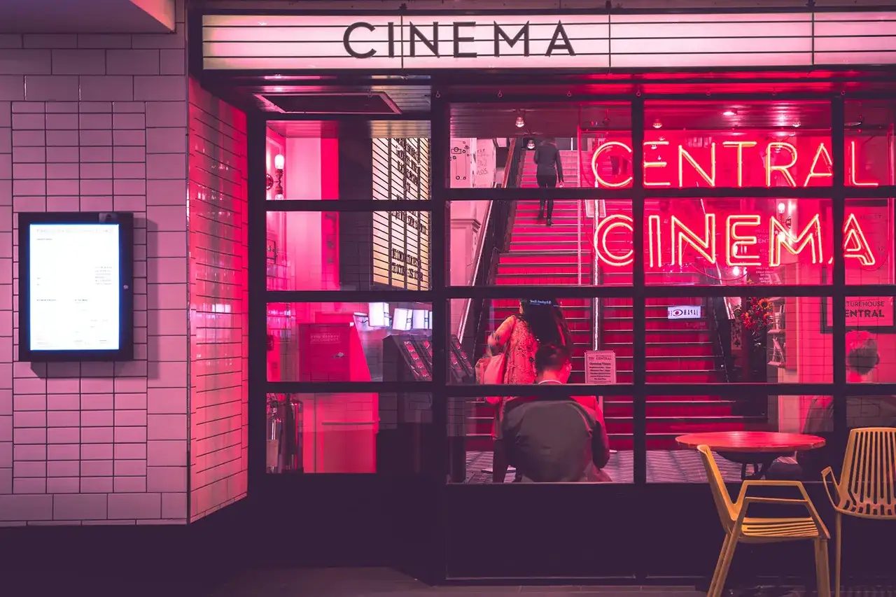 Zdjęcie Jak uczyć się angielskiego z filmów: skuteczne strategie dla każdego poziomu