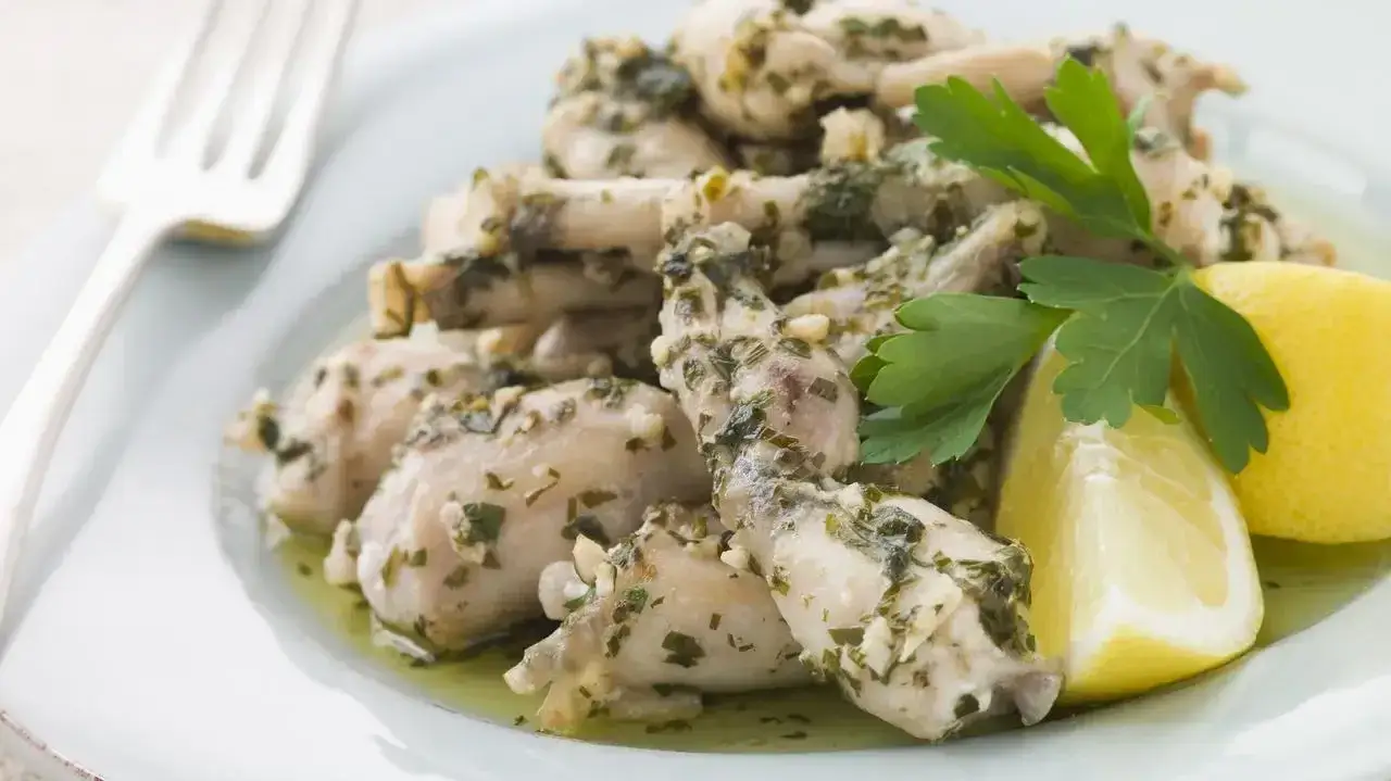 Zdjęcie Jak jeść żabie udka? Odkryj sekrety smaku i techniki jedzenia