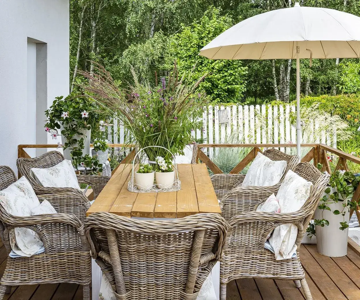 Zdjęcie Jak odnowić wiklinowe meble ogrodowe i przywrócić im blask