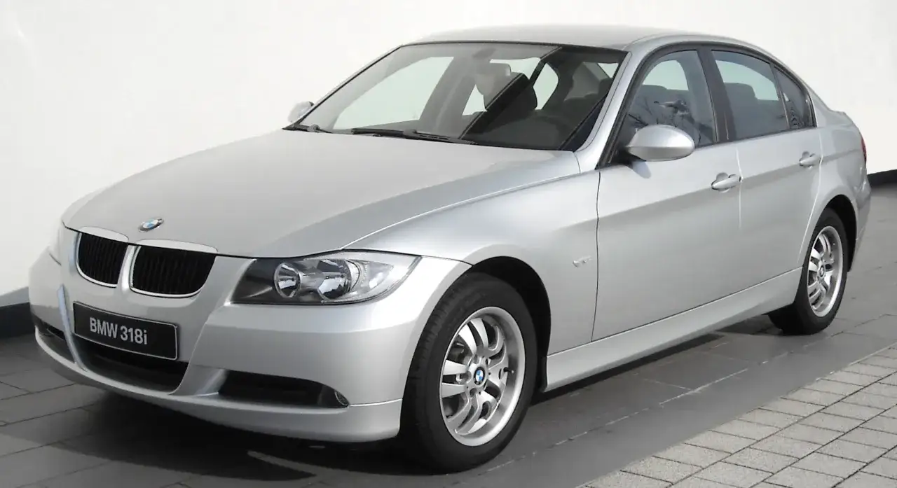 Zdjęcie BMW E90 - historia modelu, techniczne szczegóły i bezpieczeństwo