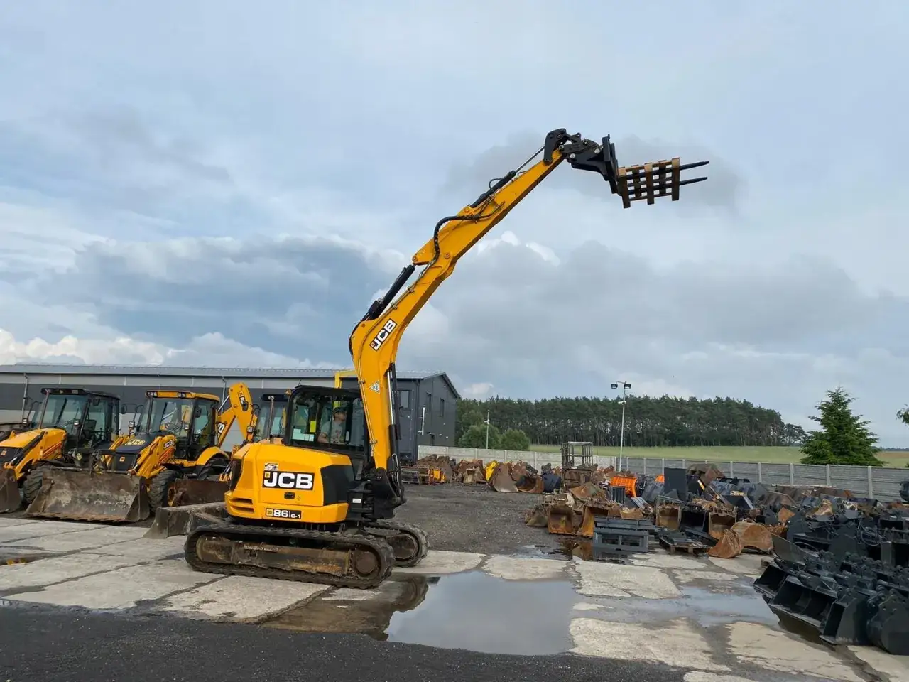 Zdjęcie Przegląd koparko-ładowarek marki JCB - ich zastosowanie i ciekawe modele