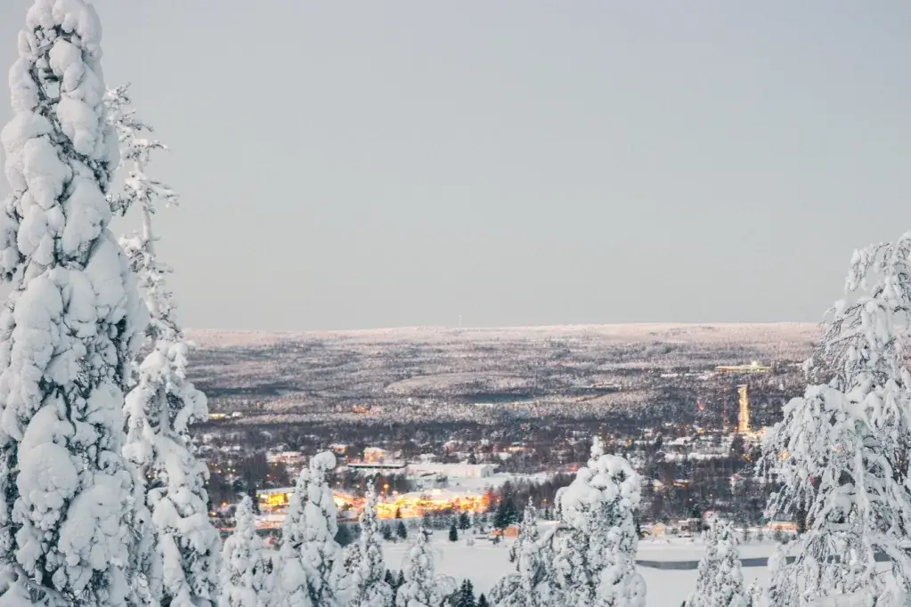 Zdjęcie Magiczna wycieczka do Rovaniemi: co zobaczyć w krainie Mikołaja