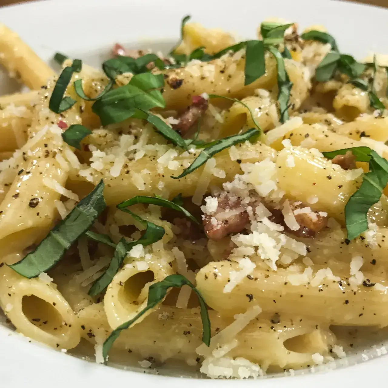 Zdjęcie Penne alla carbonara – prosty przepis na idealną włoską pastę