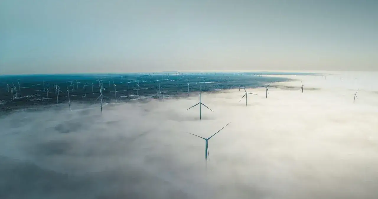 Zdjęcie Gdzie są elektrownie wiatrowe w Polsce? Odkryj ich lokalizacje i potencjał