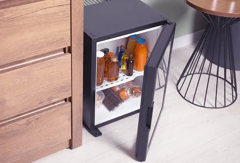 Zdjęcie Czy minibar w hotelu jest płatny? Sprawdź, aby uniknąć nieprzyjemnych kosztów