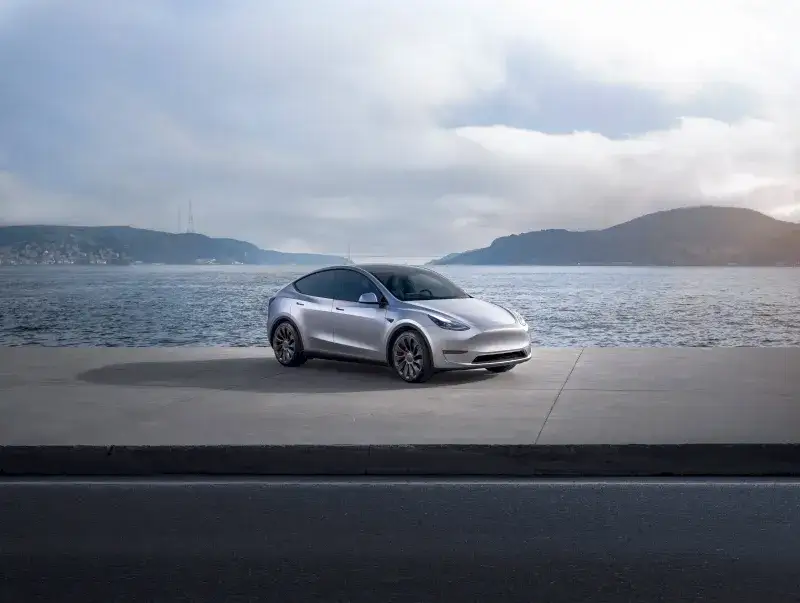 Zdjęcie Ile jest Tesli w Polsce? Zaskakujące statystyki i trendy rynku