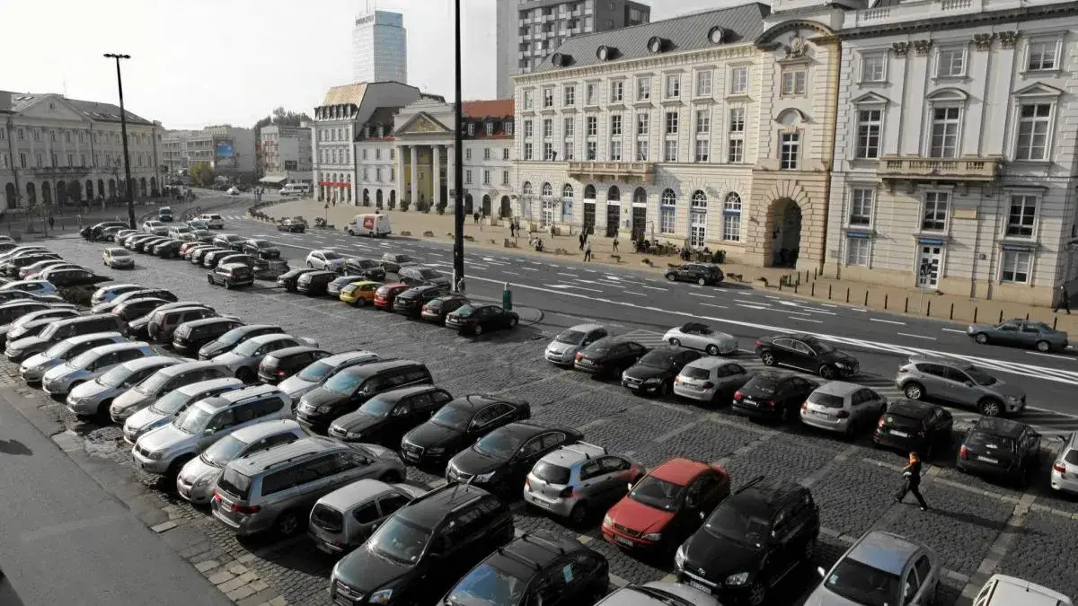 Zdjęcie Gdzie zaparkować przy teatrze kwadrat? Opcje parkingowe w Warszawie