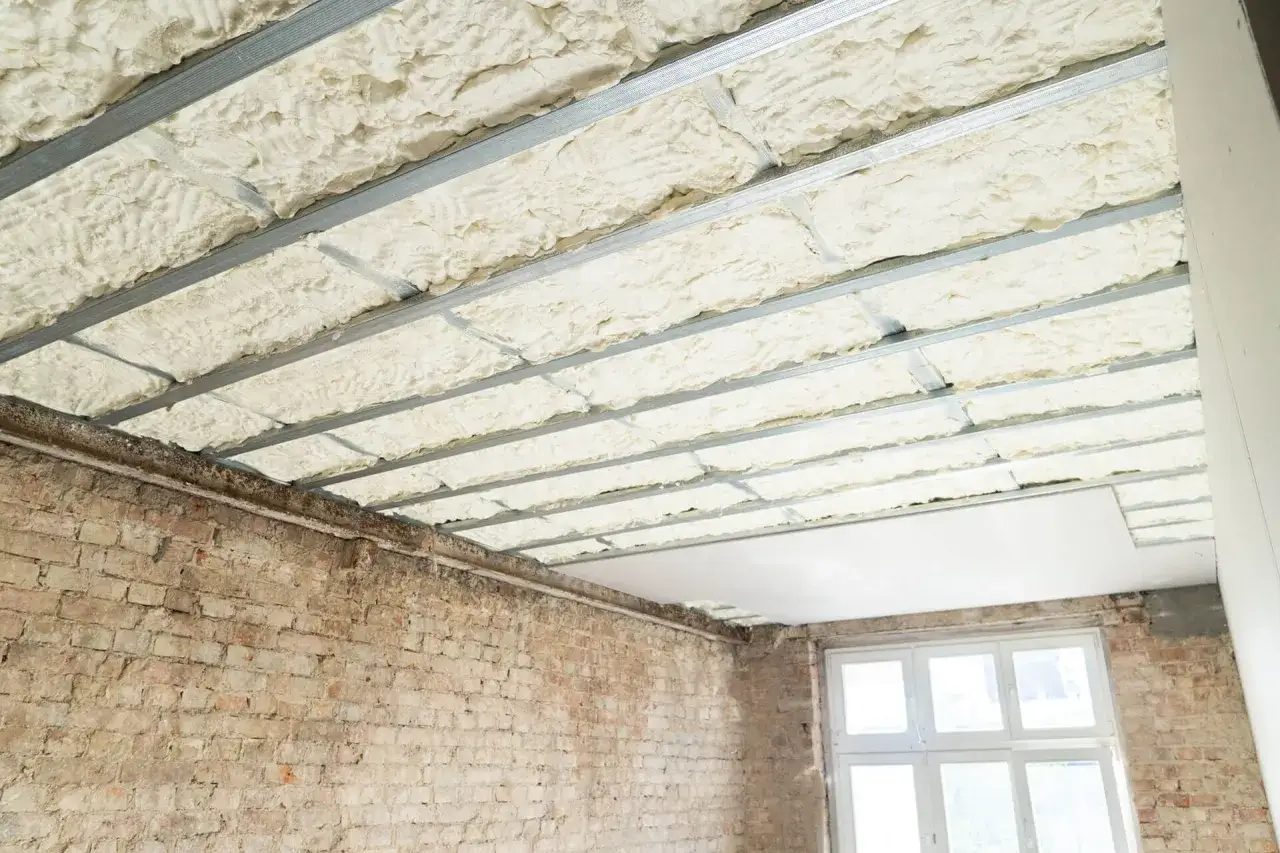 Zdjęcie Jak ocieplić strop drewniany w starym domu i uniknąć kosztów energii