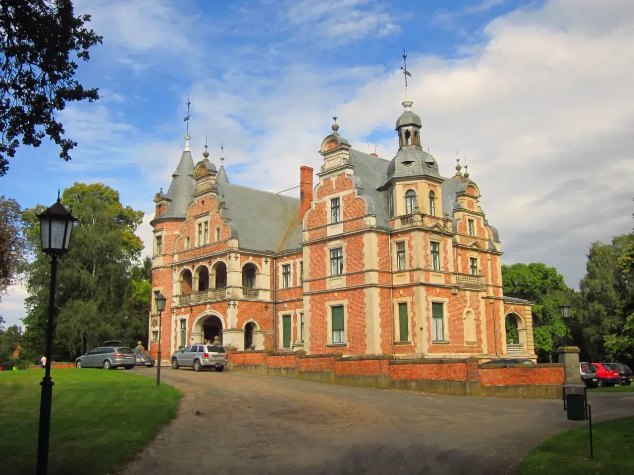 Zdjęcie Pałac Twardowskich w Kobylnikach - historia, architektura i atrakcje