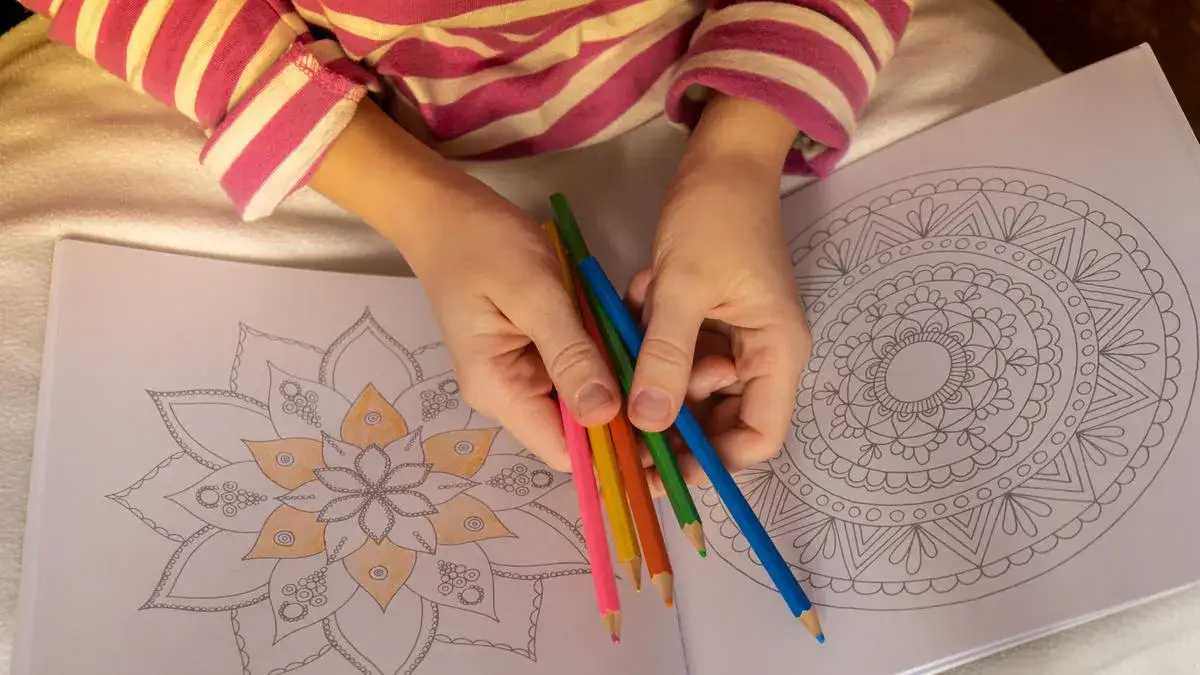 Zdjęcie Czym malować kolorowanki antystresowe? Najlepsze narzędzia i techniki kolorowania