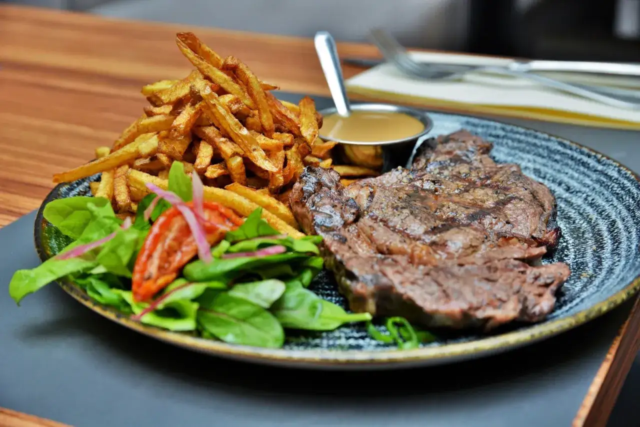 plat viande grillée gourmet restaurant
