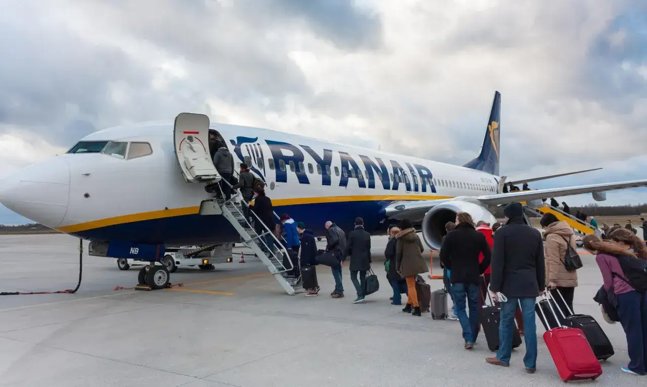 Zdjęcie Jaki powerbank do samolotu Ryanair? Sprawdź, co musisz wiedzieć!