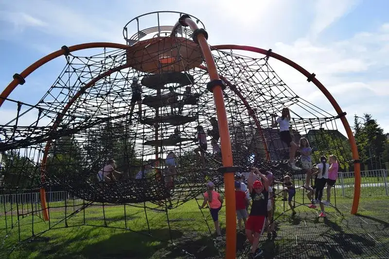 nowoczesny plac zabaw linarium